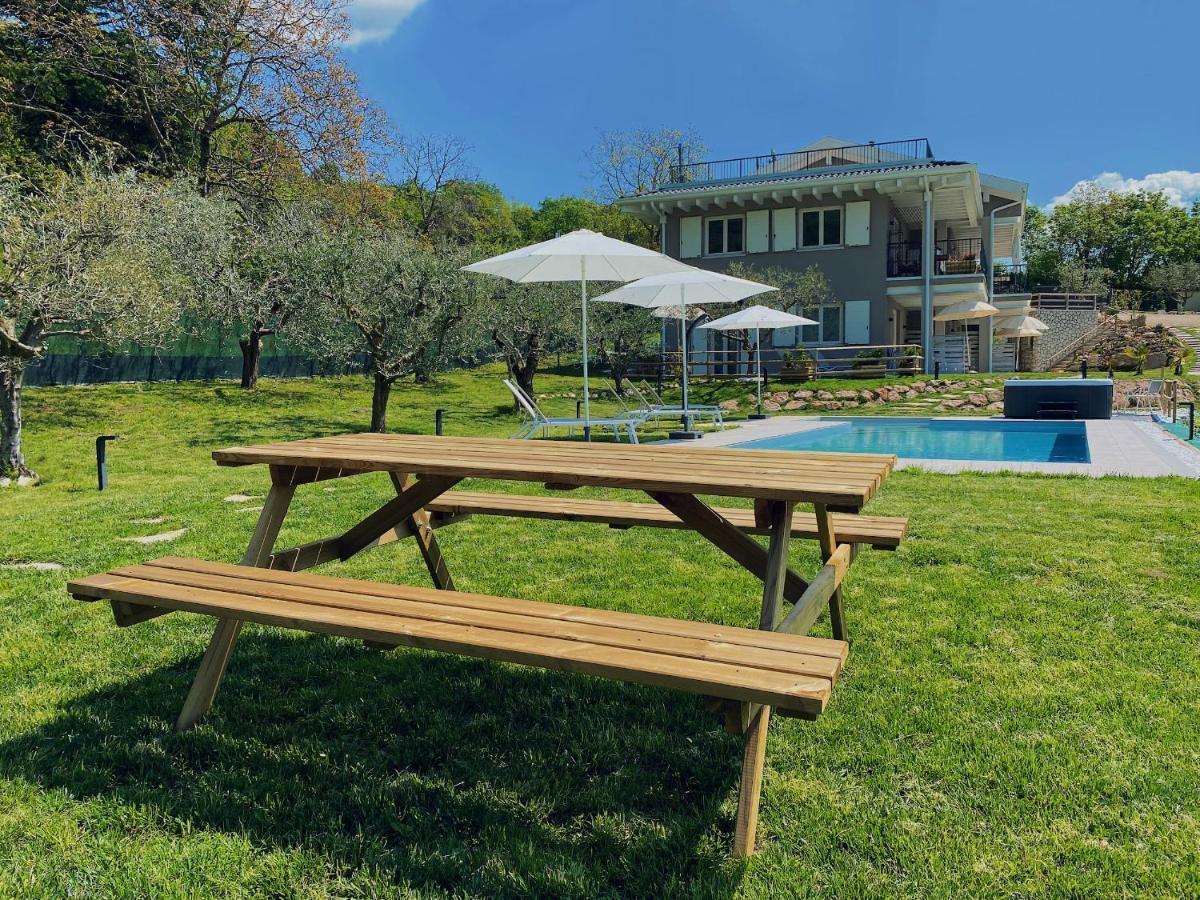 Villa Nina - Apartments & Relax カプリーノ・ヴェロネーゼ エクステリア 写真
